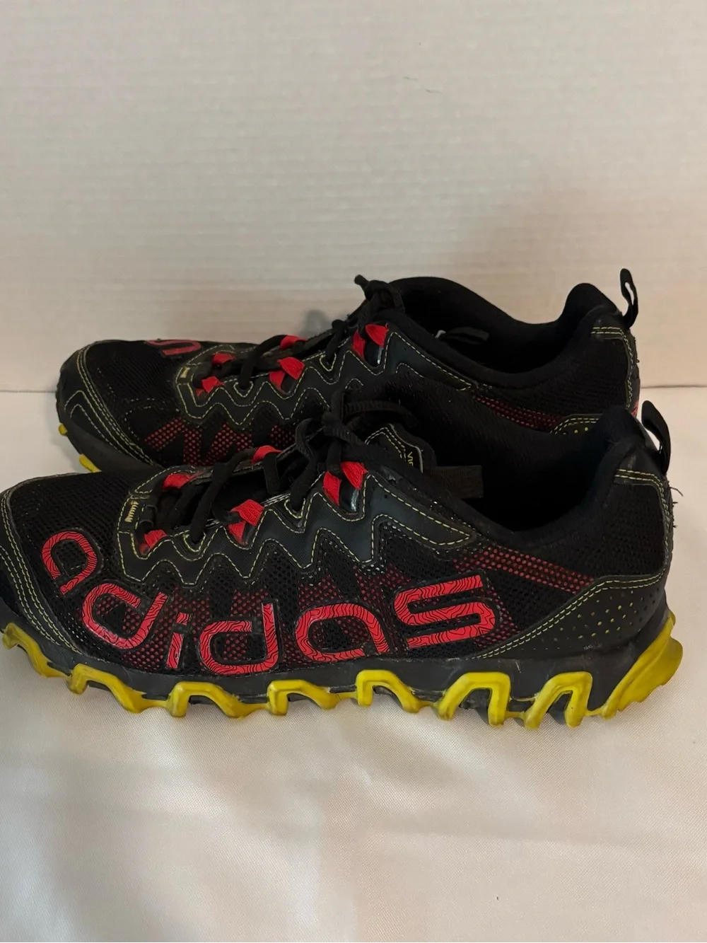 ADIDAS VIGOR TR 3  Men's Black, Red & Neon Yellow Trail Running Sneakers SZ 9.5